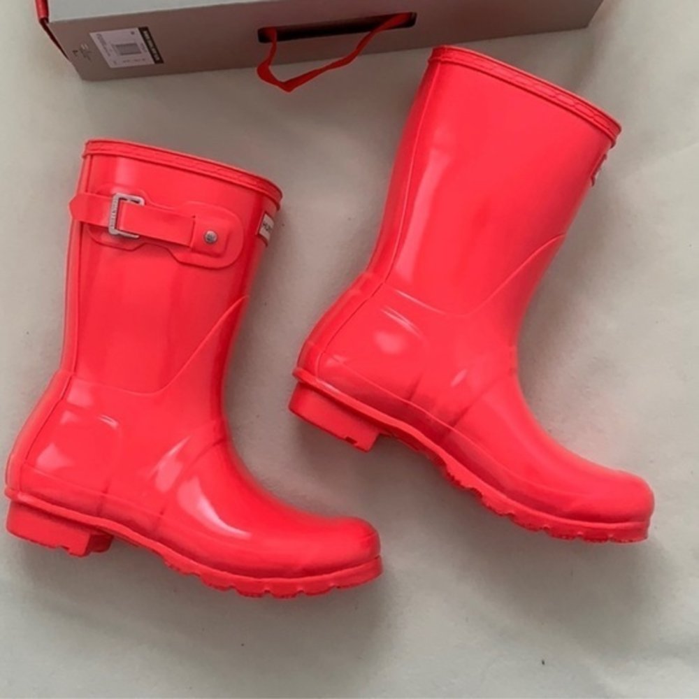 Hunter Original Short Glossy Rain Boots hyper pink